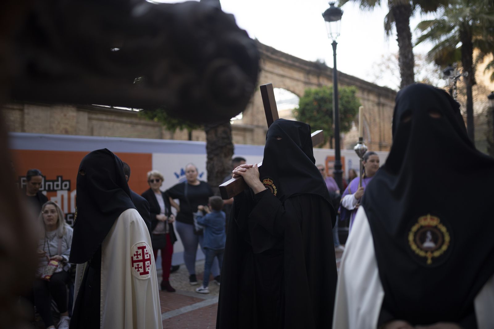 La Hermandad del Santo Entierro de la Semana Santa de Huelva 2023, en imágenes