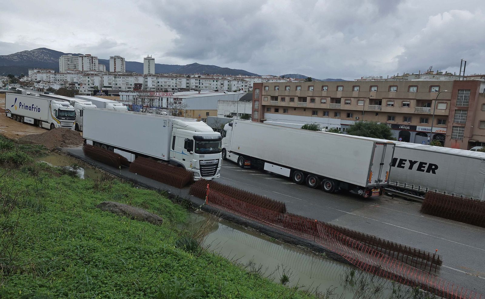 Fotos de los camiones retenidos en Algeciras