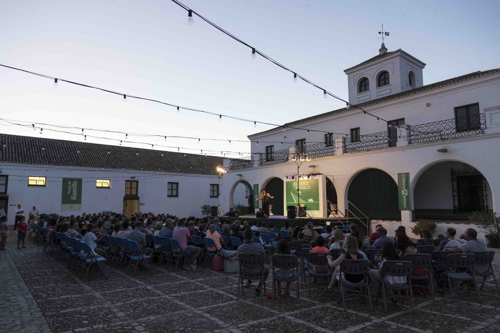 El Cortijo del Alamillo acoge las últimas proyecciones y actuaciones del verano en el parque.