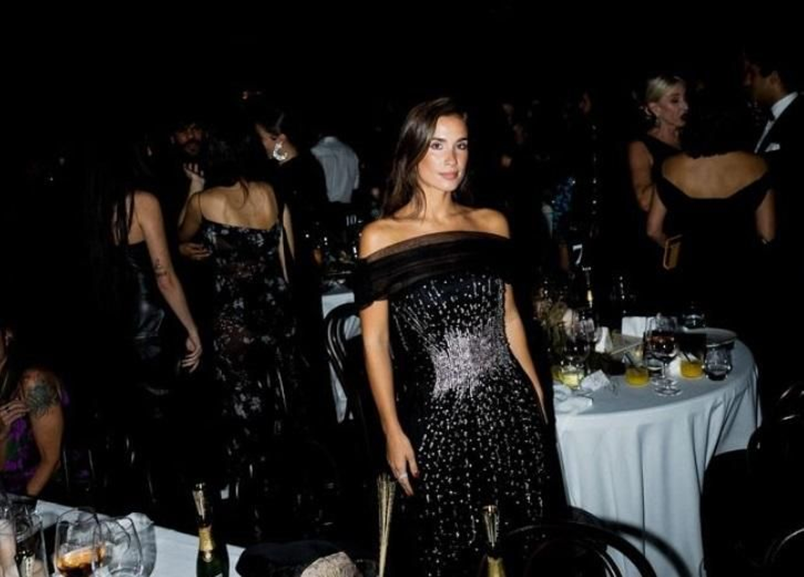 Zara inaugura su colección de fiesta con 3 vestidos largos, brillantes y a buen precio que llevarías en Nochevieja