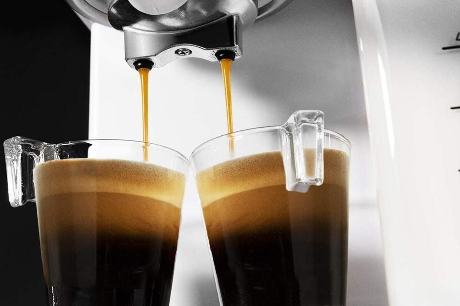 Amazon rebaja su cafetera express de Cecotec más buscada: ¡no te la puedes perder!