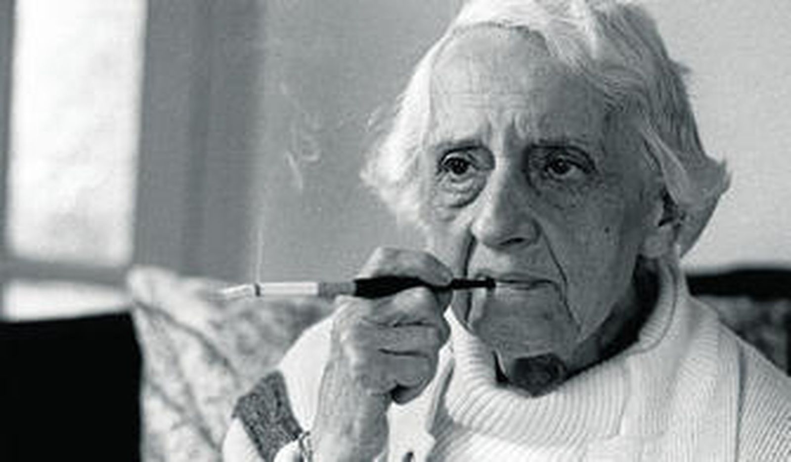 María Zambrano (Vélez-Málaga, 1904 - Madrid, 1991), última gran referencia filosófica en Occidente, en una imagen emblemática.