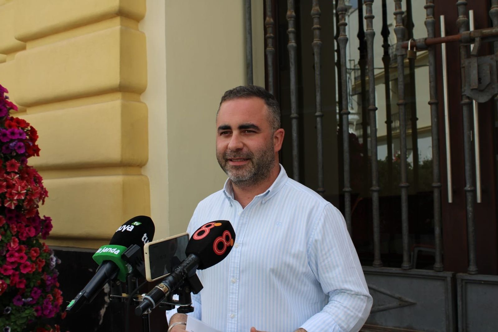 El portavoz socialistas, durante la rueda de prensa.