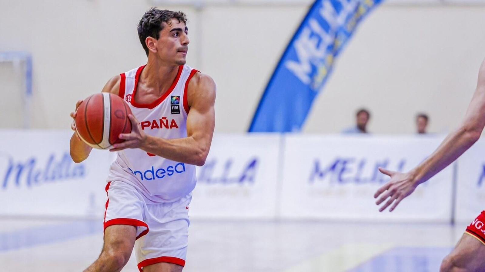 Álvaro Cárdenas con la camiseta de la Selección española.
