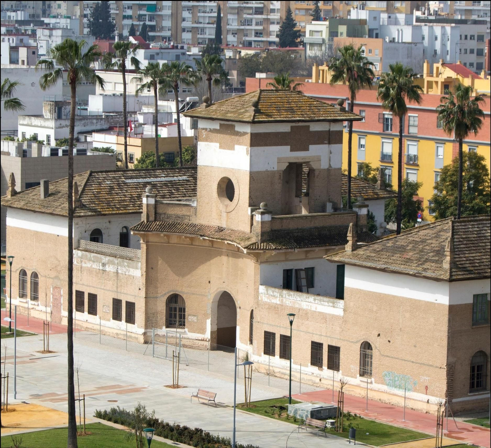 Imagen aérea del pabellón de ingreso de la antigua prisión de la Ranilla, cuyo proyecto contempla su consolidación estructural.