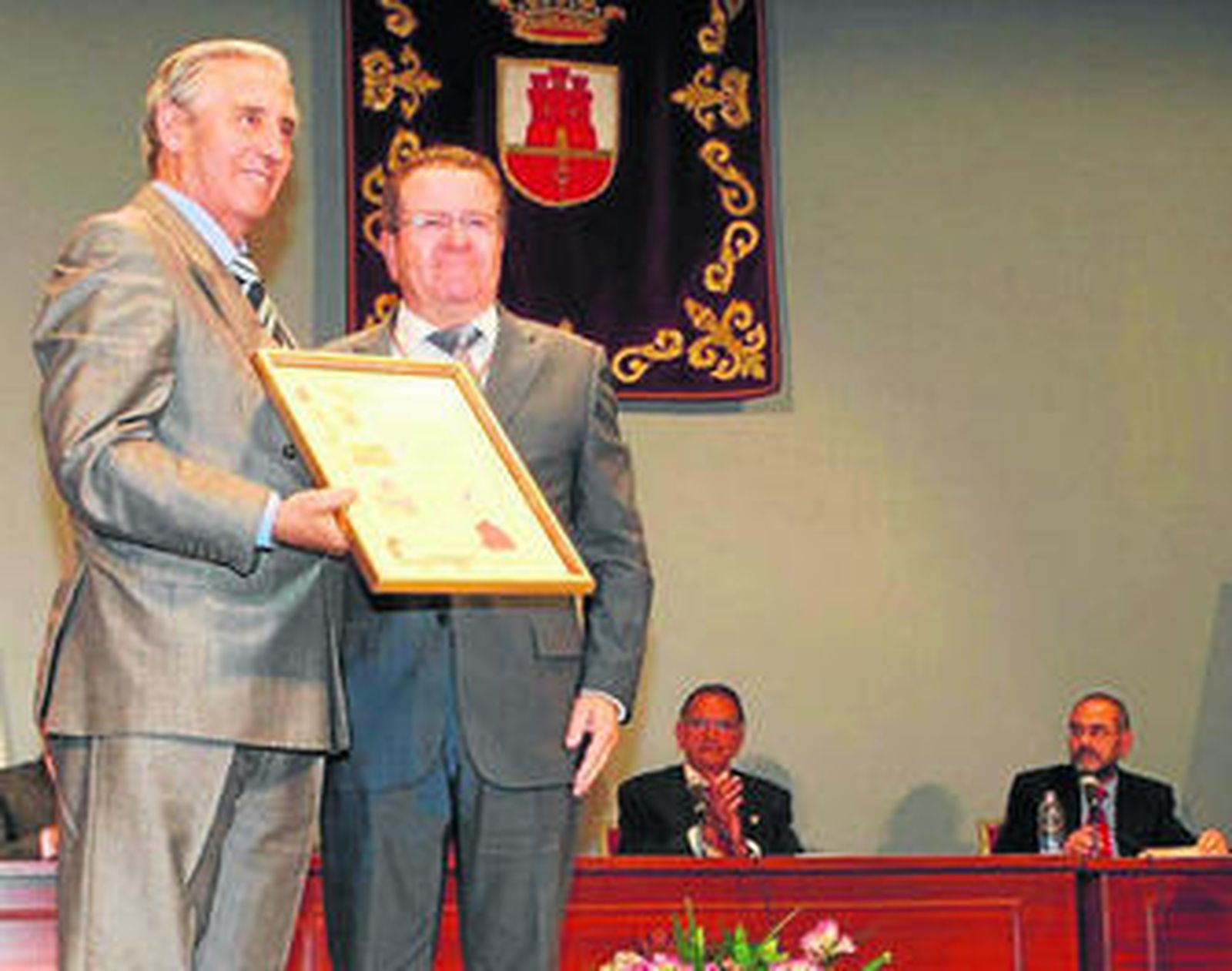 Un momento del reconocimiento a Gimeno como Hijo Adoptivo de San Roque, en 2011.