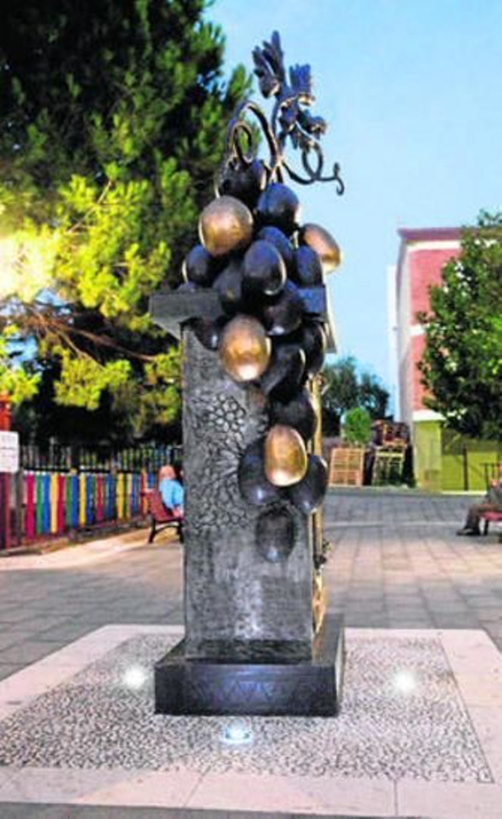 La fuente del vino, una de las tradiciones de la localidad.