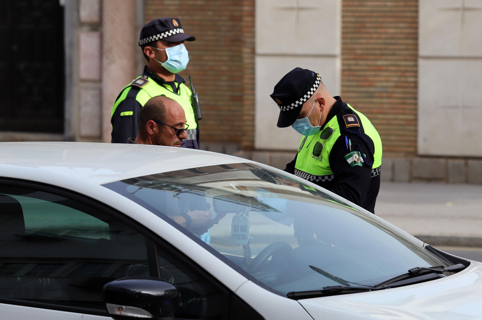 Imágenes de las actuaciones de la Policía Local de Huelva para combatir el coronavirus