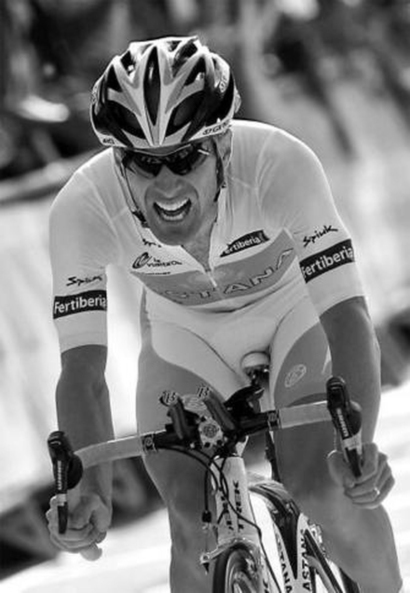 Leipheimer, en el momento de cruzar la meta en Navacerrada.