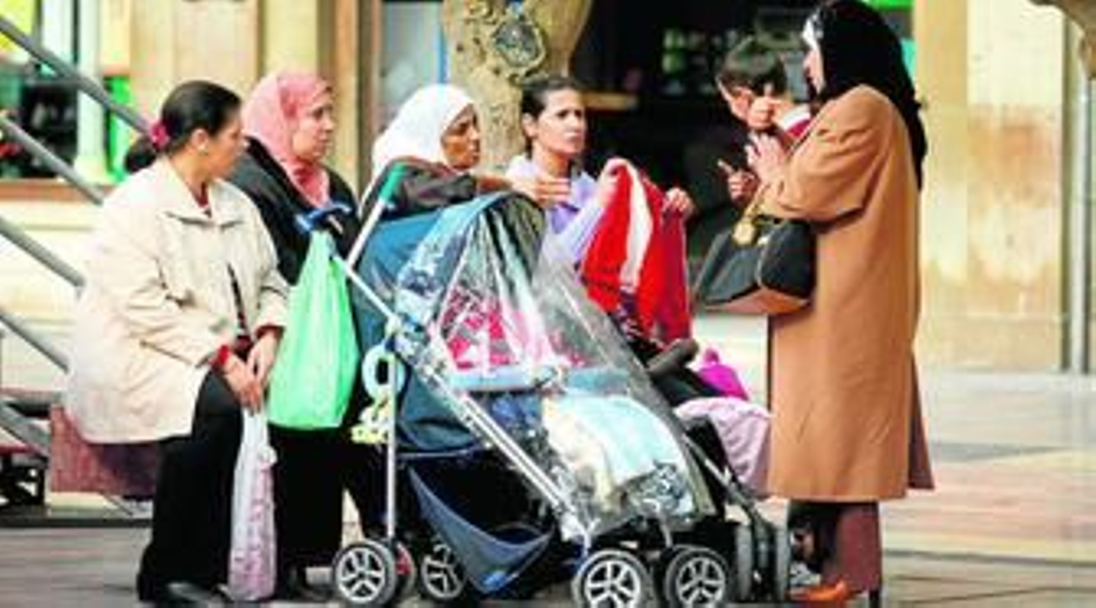 Descenso de personas inmigrantes El Puche ya supera el 70% y en La Chanca, cada vez menos