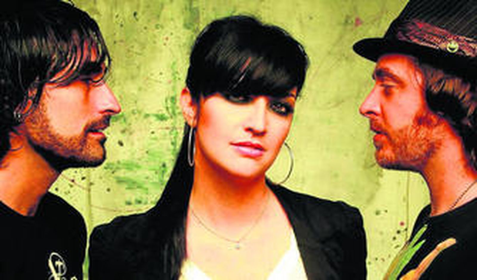 Imagen de los componentes del trío malagueño Efecto Mariposa.