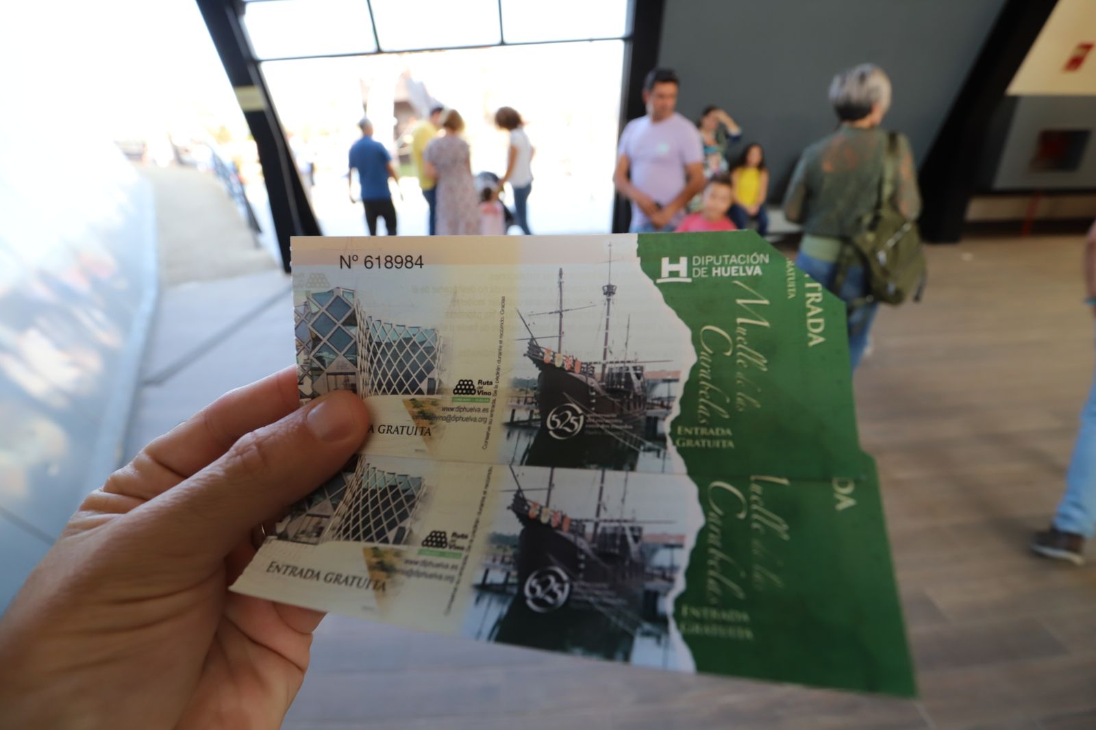 Imágenes de la jornada de puertas abiertas en el Muelle de las Carabelas