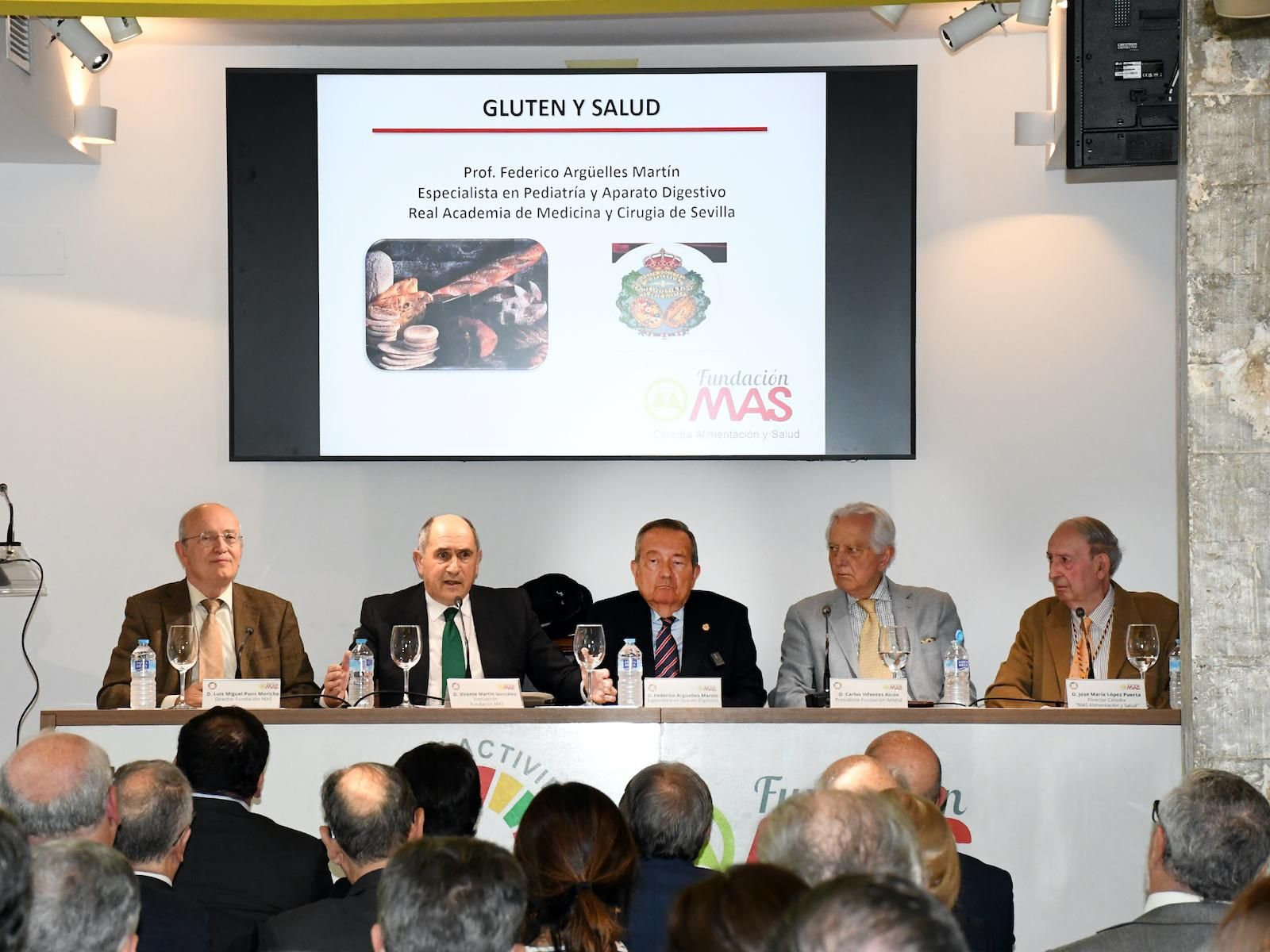 Un momento de la conferencia 'Gluten y Salud', impartida por el doctor Federico Argüelles y organizada por Fundación Real Academia de Medicina y Cirugía de Sevilla y Fundación MAS.