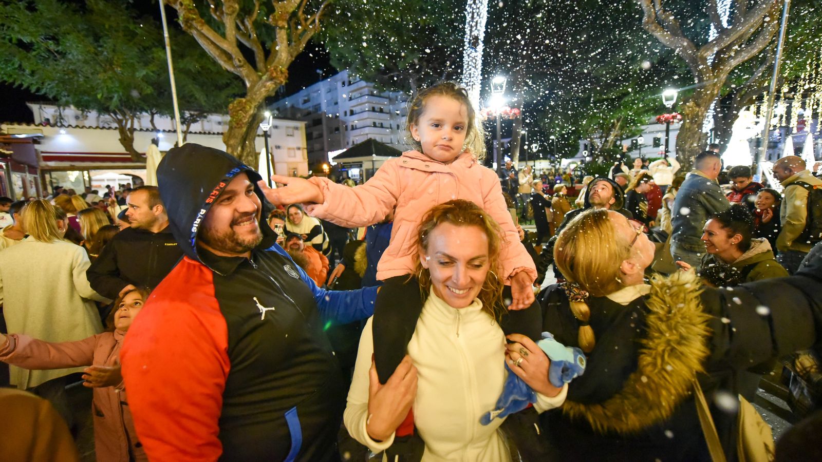 El encendido del alumbrado de Navidad de San Roque, en imágenes