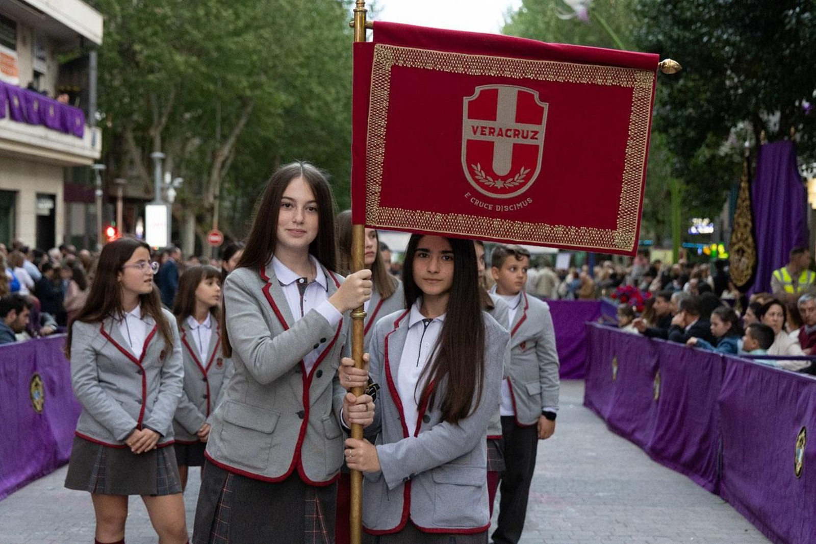 Los jiennenses arropan a las tres cofradías de la tarde en un Domingo de Ramos más caluroso de lo esperado (II)