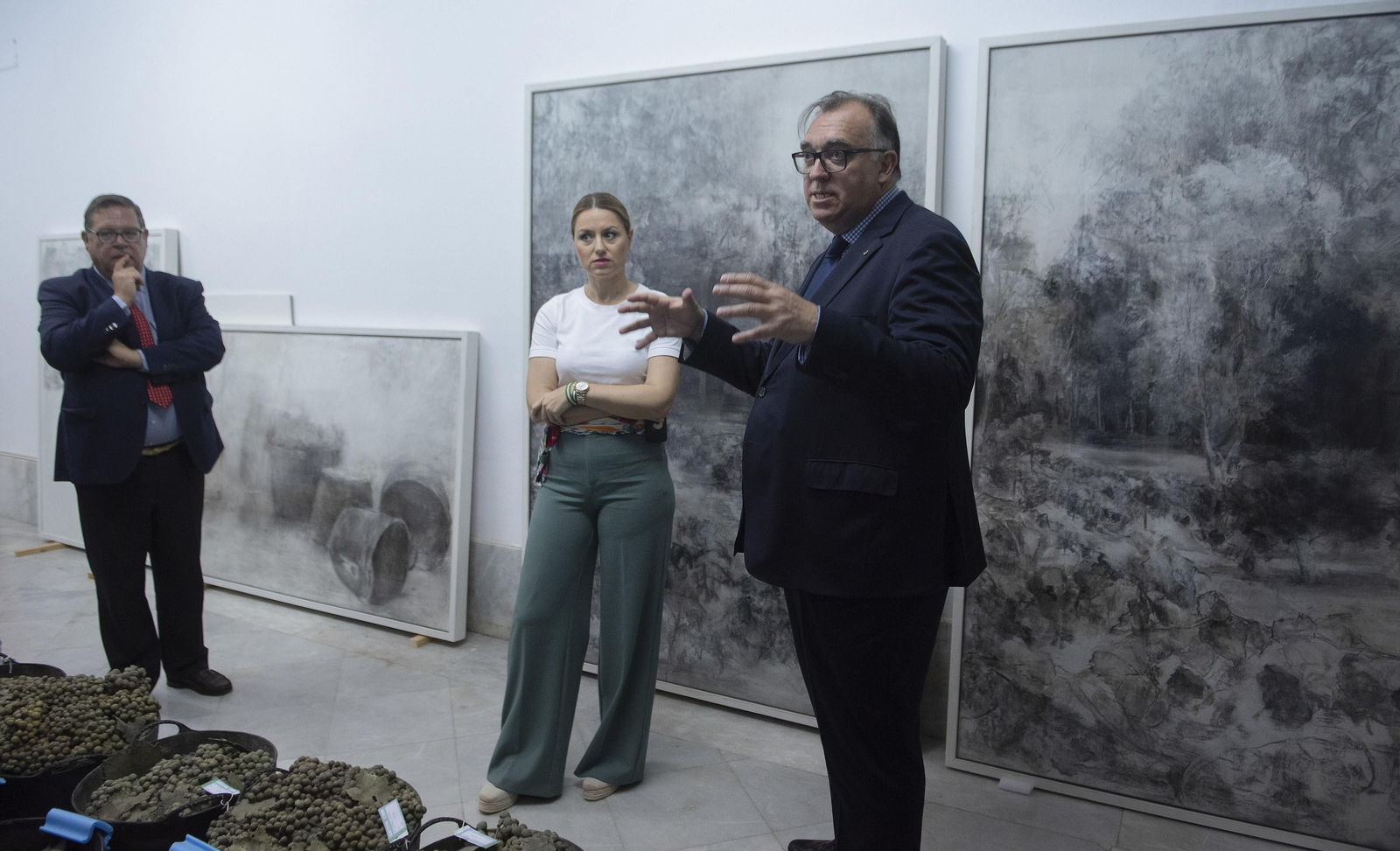 El CAAC incorpora a su colección ocho obras de la artista Carmen Laffón