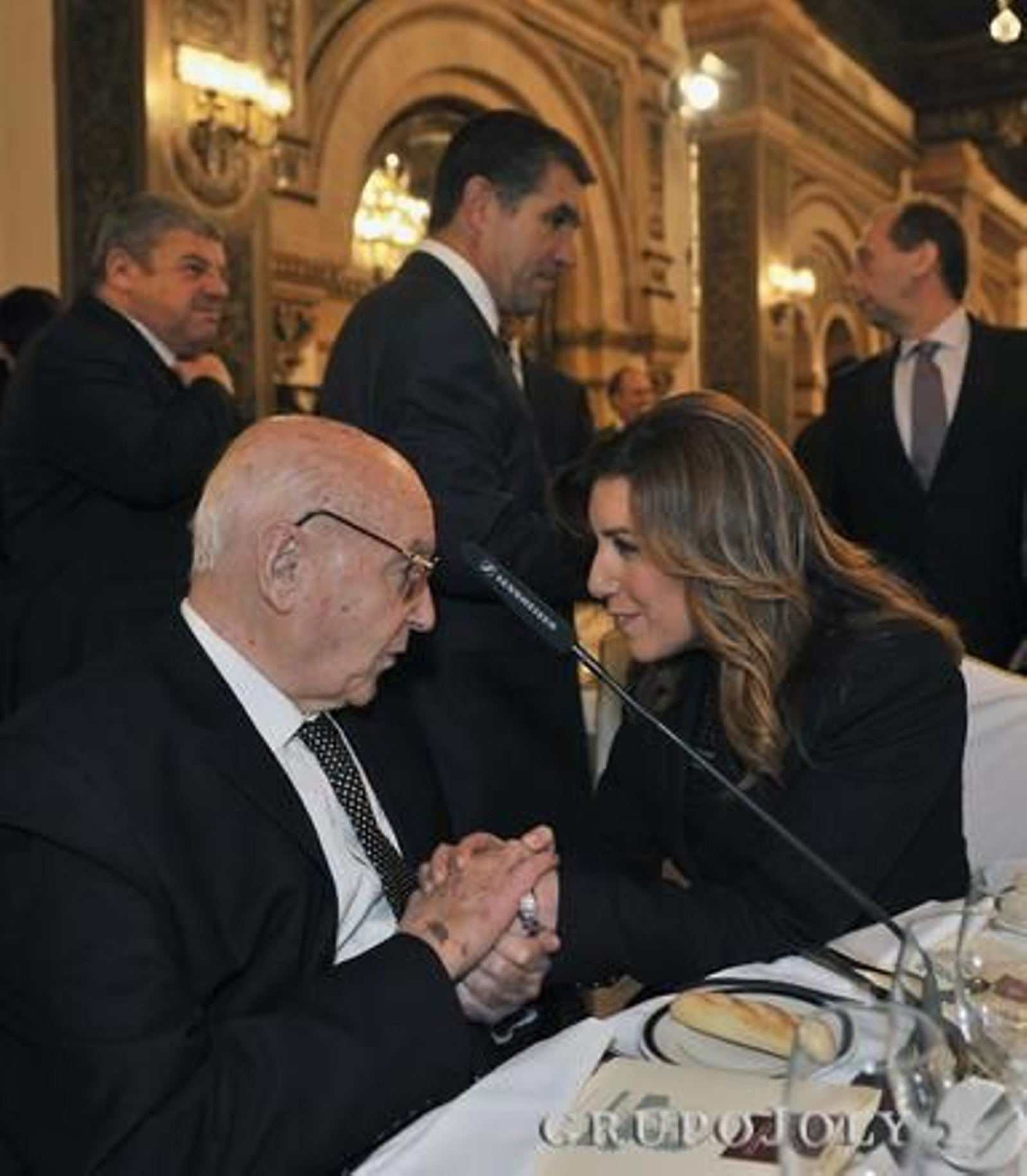 Manuel Clavero, con la presidenta Susana Díaz. / Reportaje gráfico: Antonio Pizarro, Juan Carlos Muñoz y Juan Carlos Vázquez