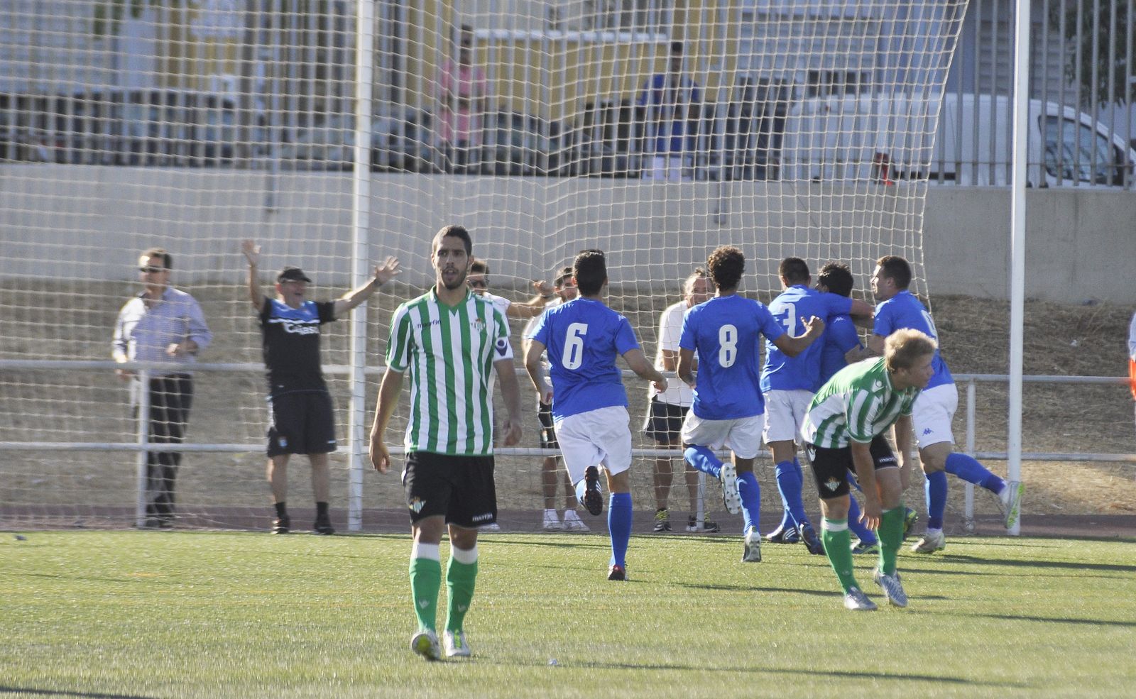 Los jugadores del XCD celebran uno de sus tres goles a los béticos en la campaña 13/14.