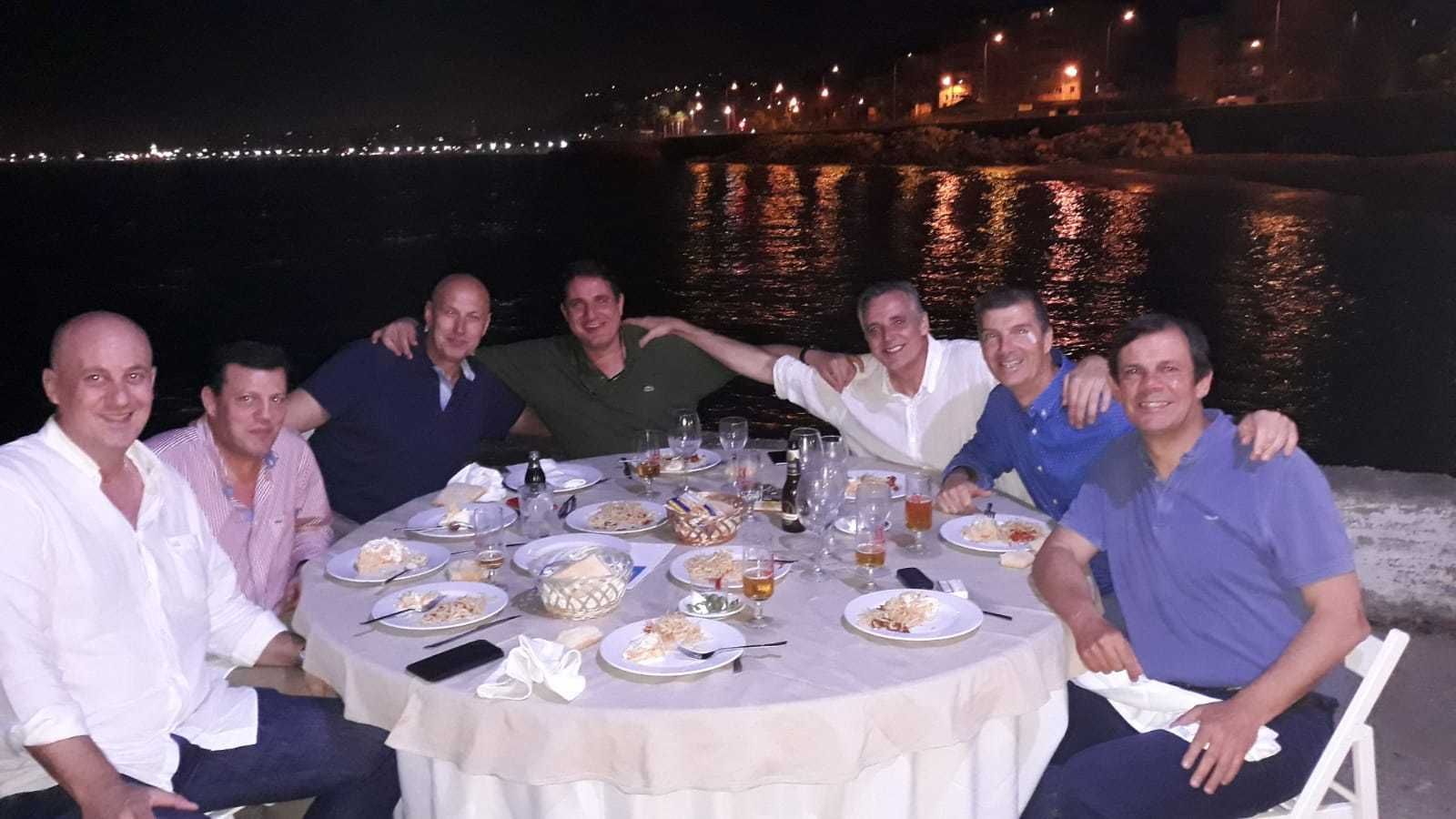 Varios de los componentes del equipo de Maristas que ascendió hace 30 años.