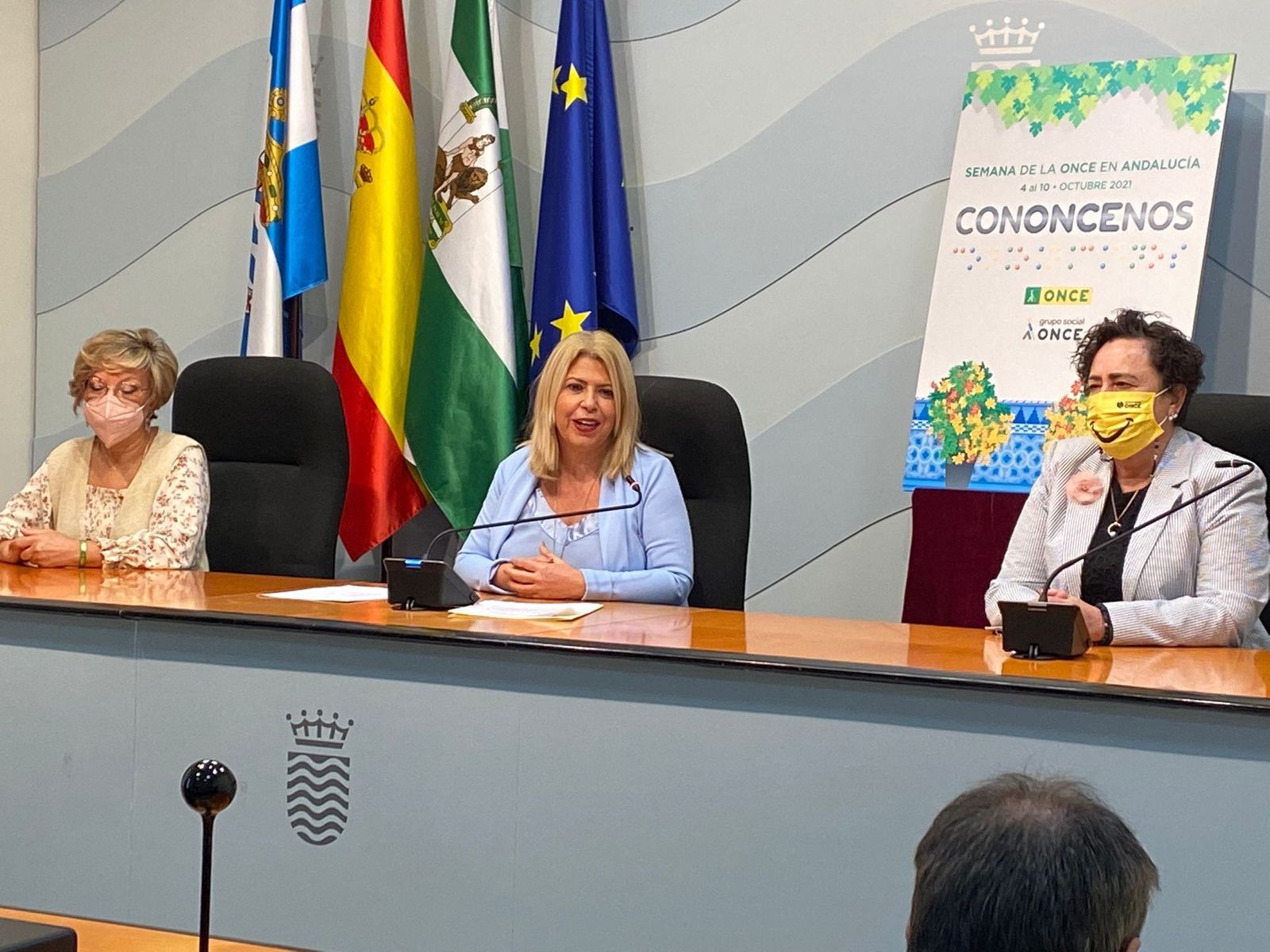 Mamen Sánchez, junto a Amalia Amezcua, referente del Mayor del Consejo Territorial de la ONCE.