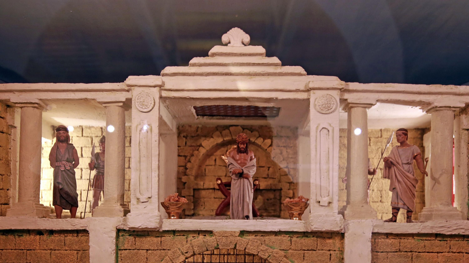 Imágenes de la magna exposición de las cofradías en Los Claustros