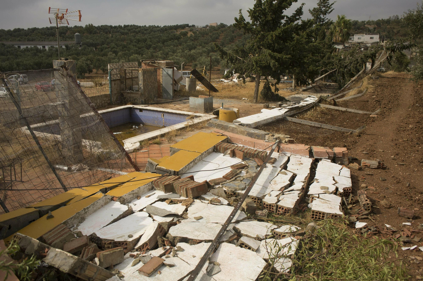 Fotos de los daños causados por los tornados en Campillos