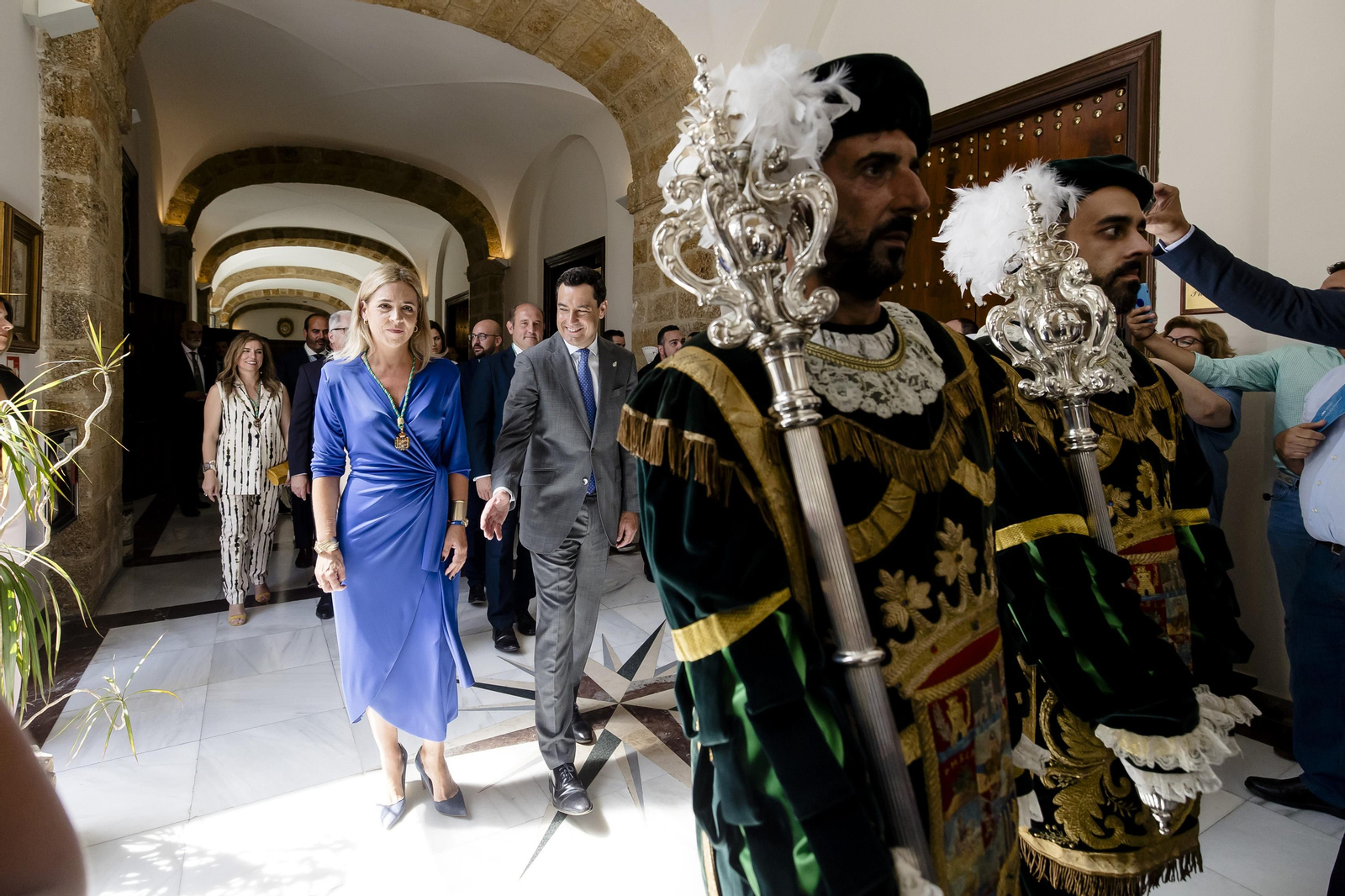 Las imágenes del pleno de investidura de la Diputación de Cádiz.