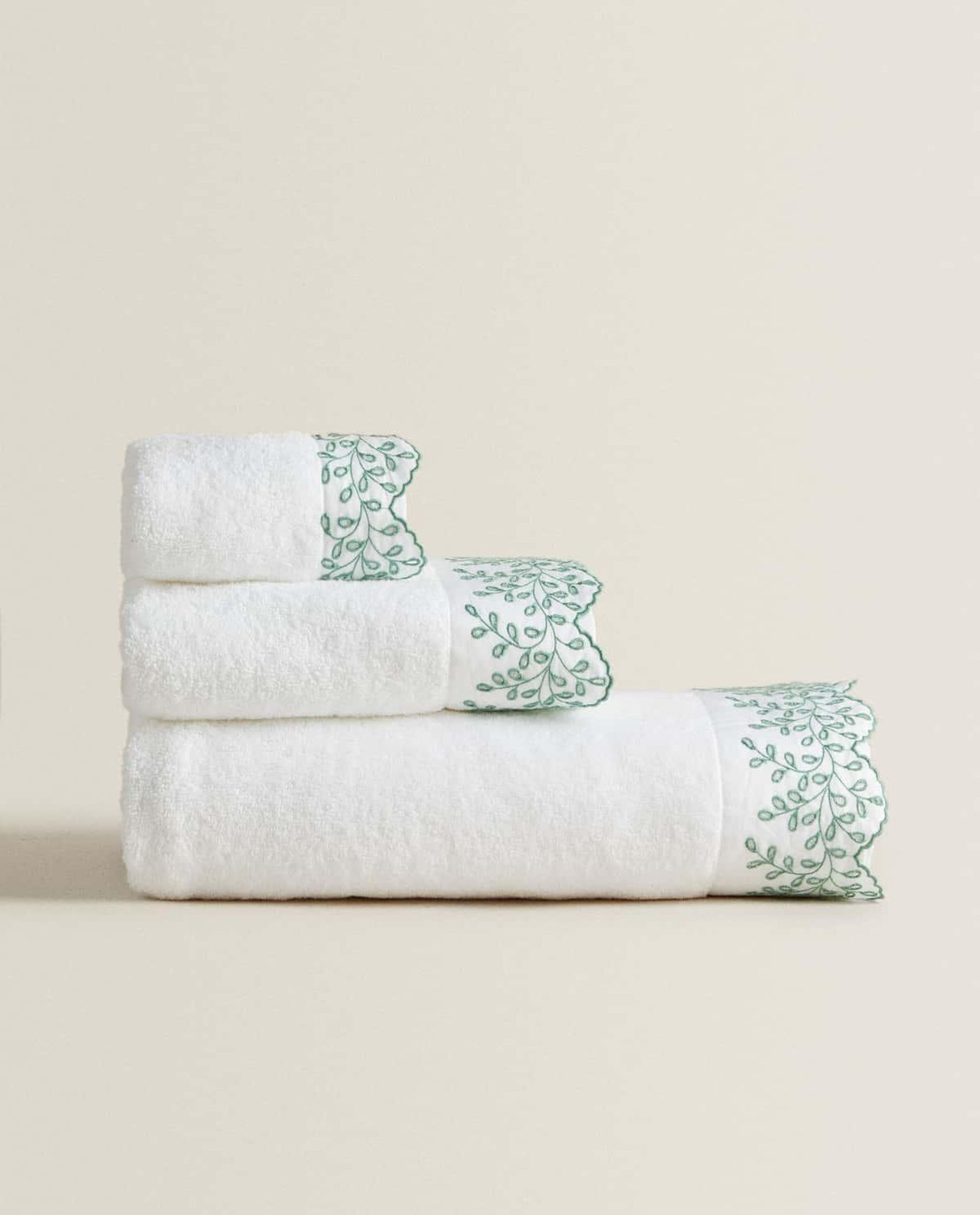 Toallas con bordados Zara Home.