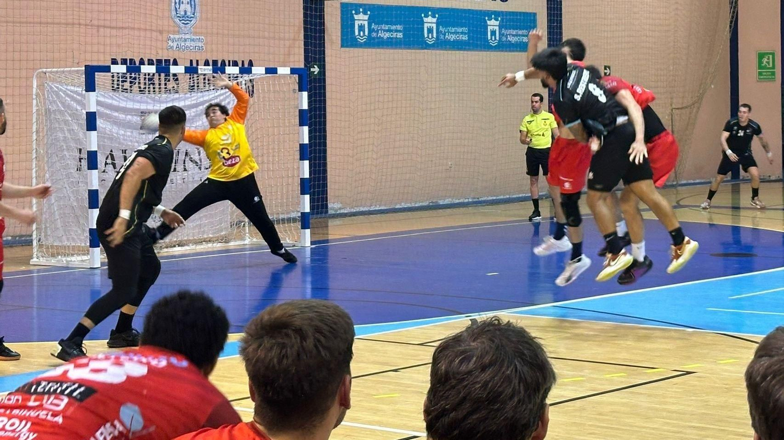 Sebas Restrepo lanza a puerta, este sábado en Algeciras