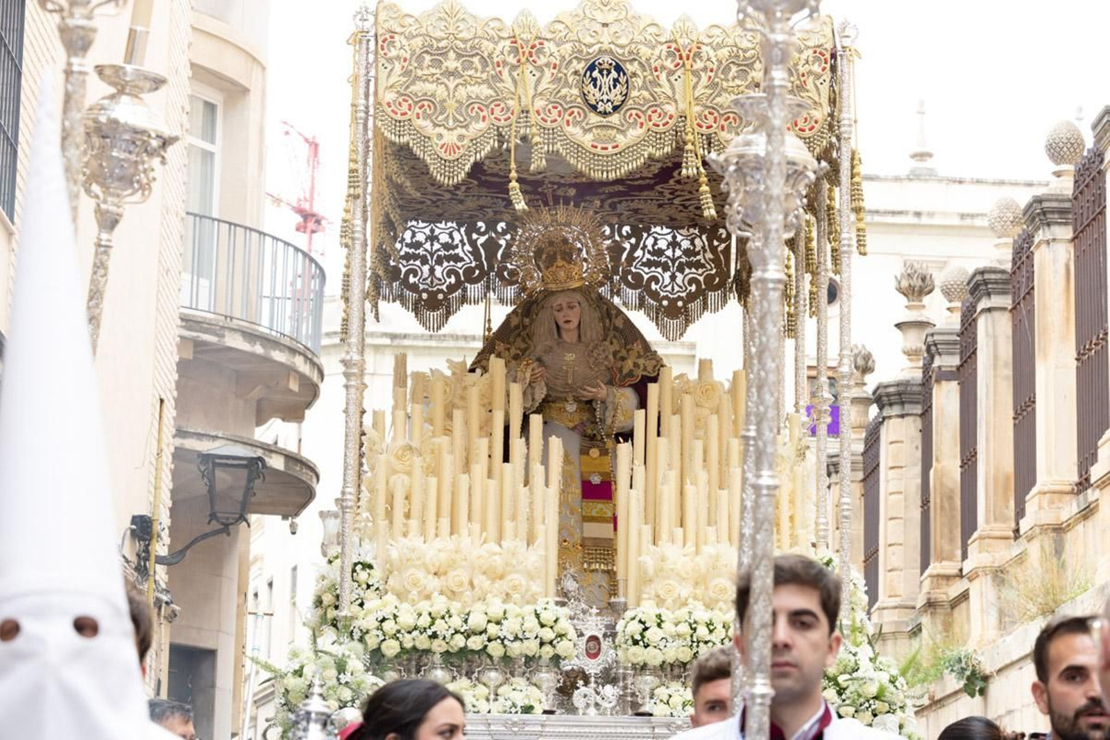 Los jiennenses se echan a la calle para presenciar la primera de las procesiones de la jornada: la Borriquilla (II)