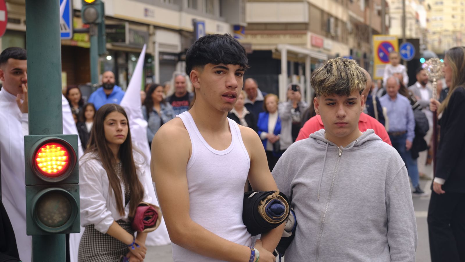 La Borriquita procesiona por las calles de Almería, en imágenes