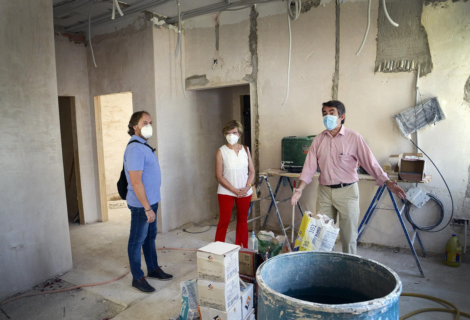 La delegada de Acción Social, visitando las obras de reforma del centro cívico Las Delicias.