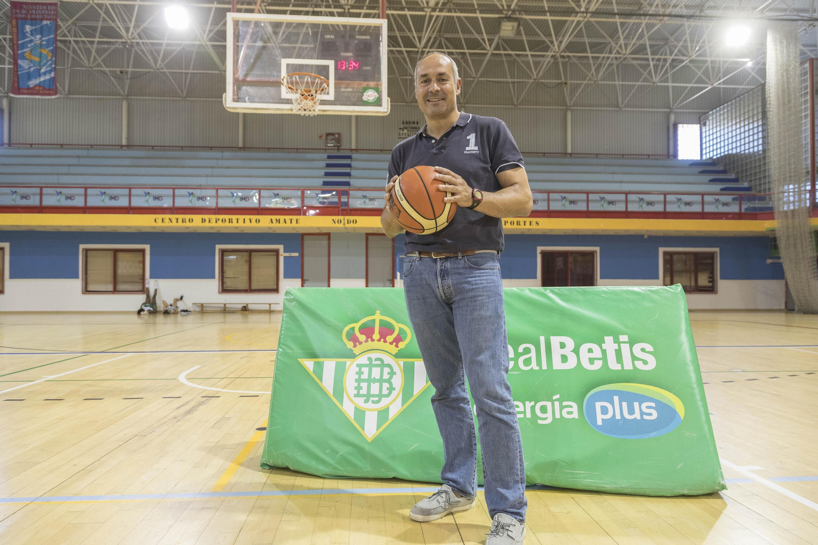 Curro Segura, posa en las instalaciones de Amate.