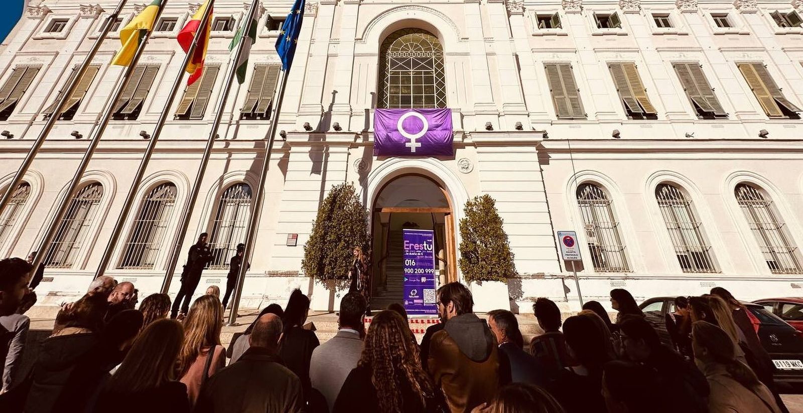 Una imagen del acto celebrado este viernes ante el Ayuntamiento.