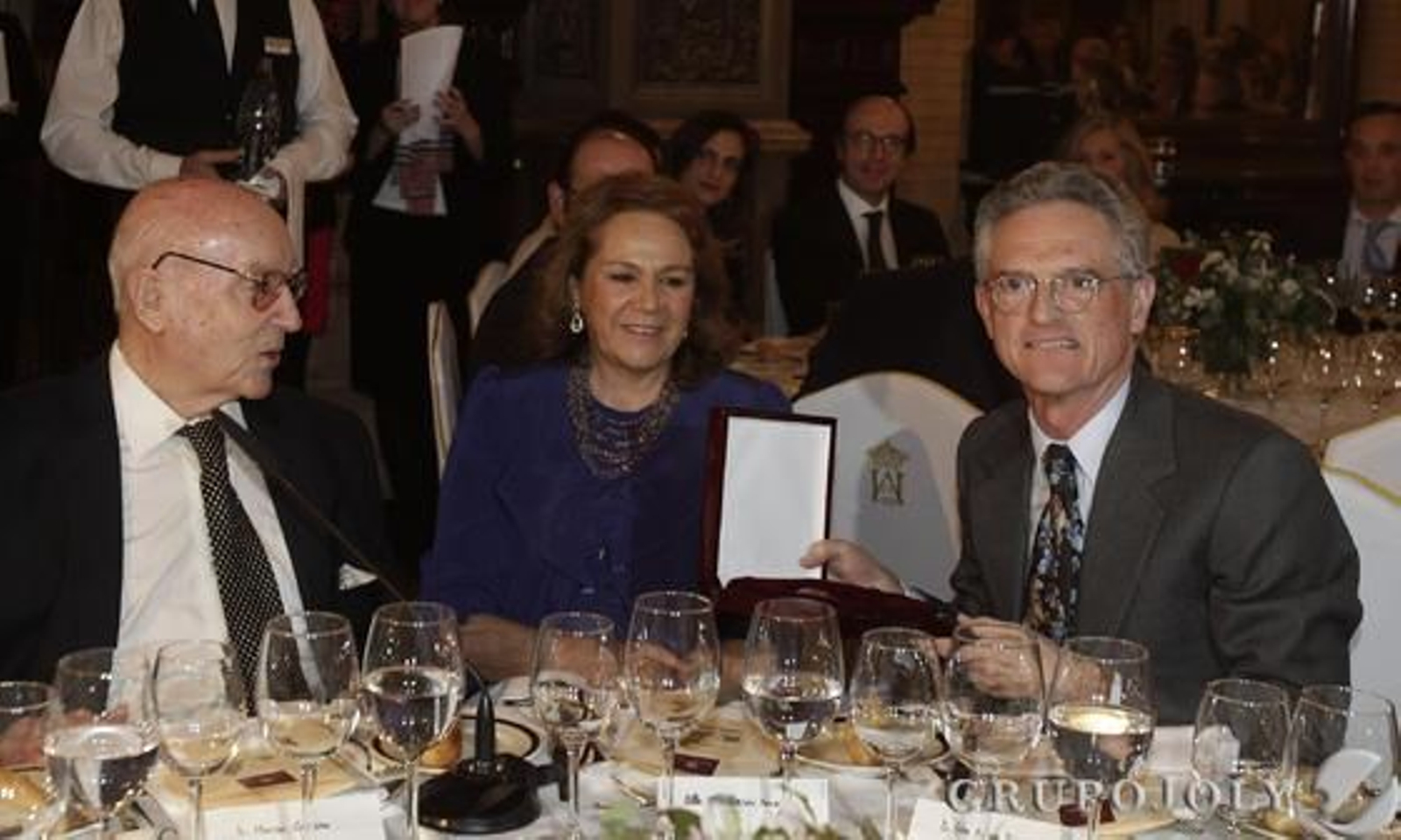 Manuel Clavero, Concha Yoldi y el premiado Luis Rojas Marcos. / Reportaje gráfico: Antonio Pizarro, Juan Carlos Muñoz y Juan Carlos Vázquez