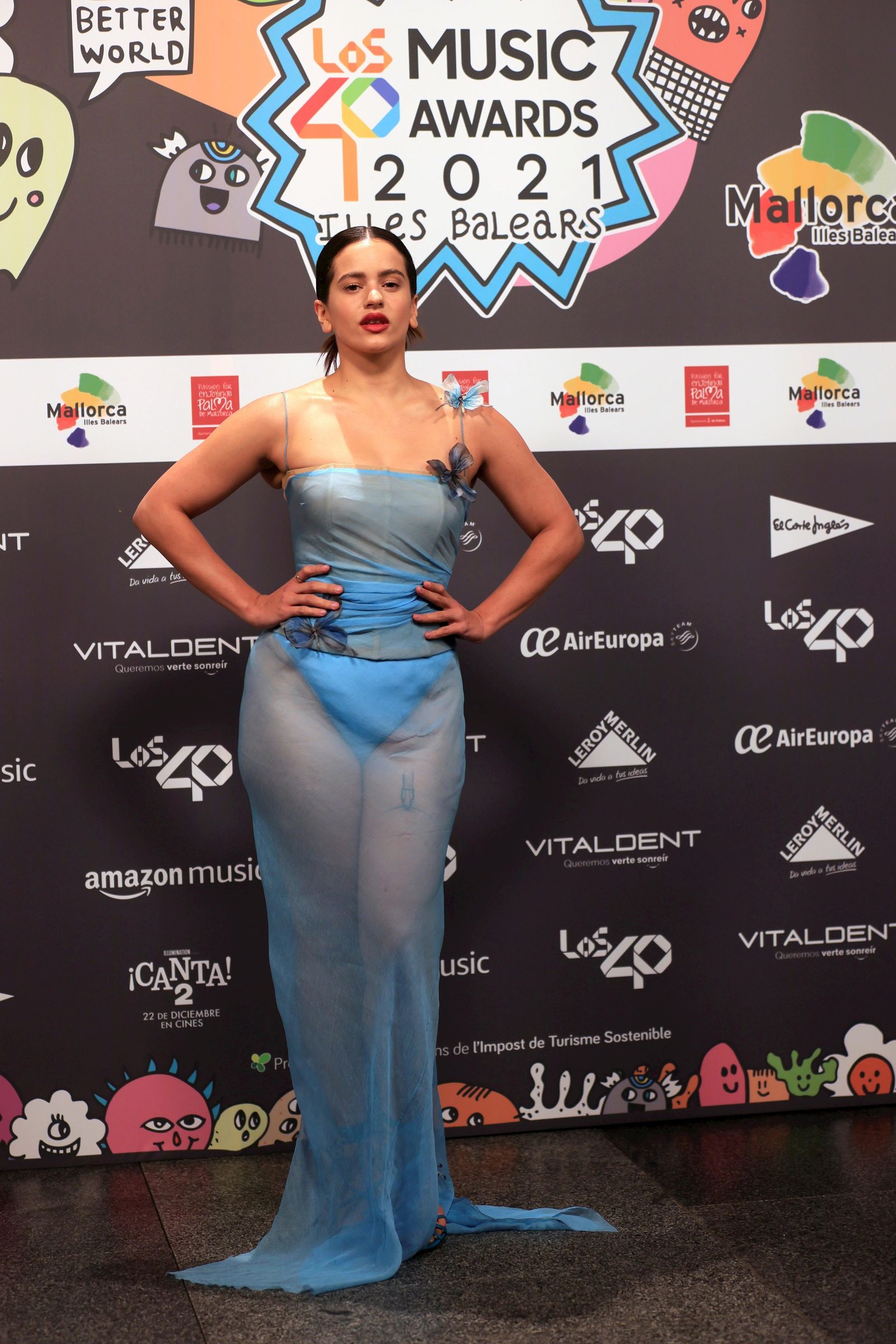 El vestido azul transparente de Rosalía.