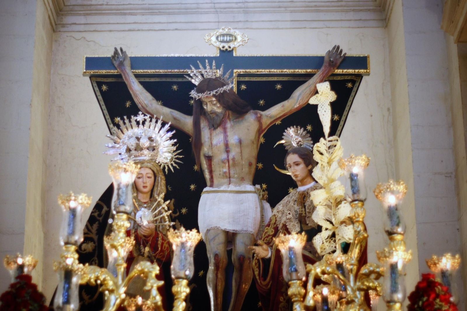 Imágenes de la salida de la Vera Cruz en la Semana Santa de Chiclana 2025