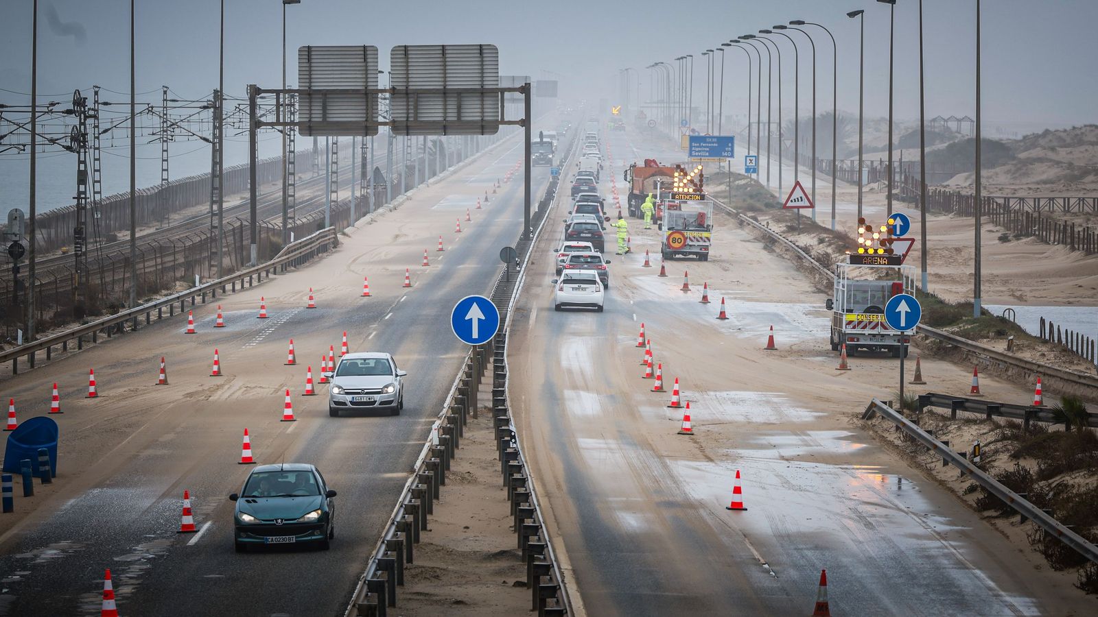 Imágenes de las incidencias y destrozos provocados por la borrasca Kristin en Cádiz