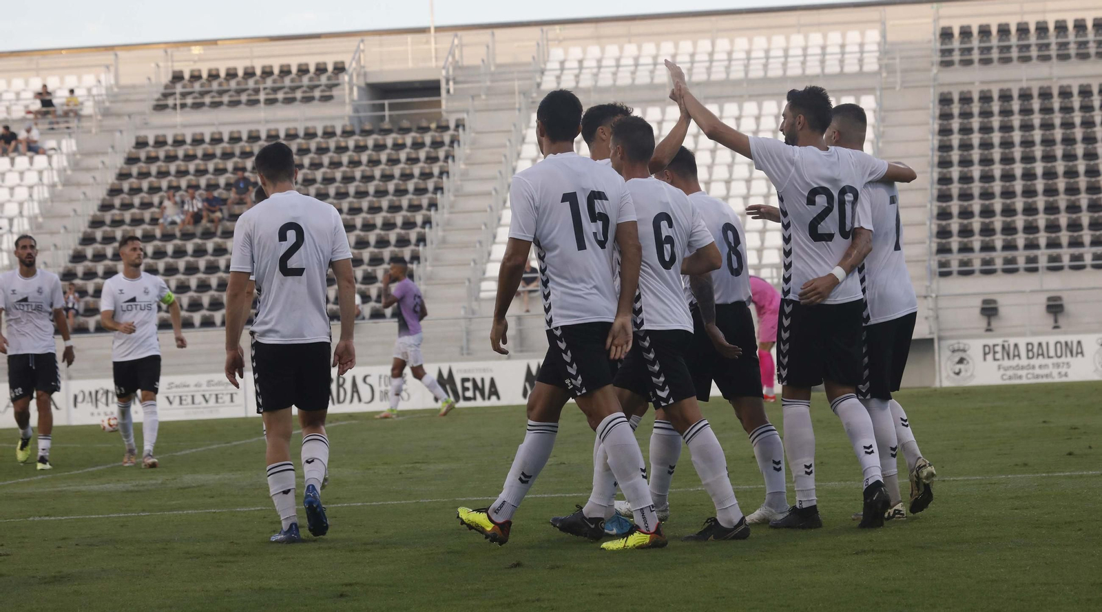 Las fotos del Balona - Estepona de pretemporada en el Ciudad de La Línea (1-1)