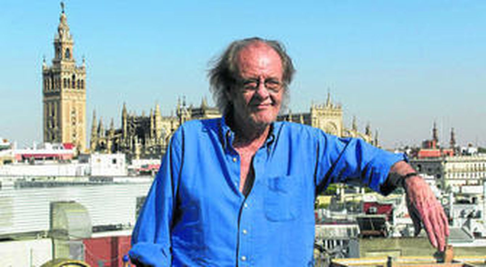 Luis Eduardo Aute, en la terraza del Hotel Inglaterra, donde ayer promocionó el concierto de este viernes.