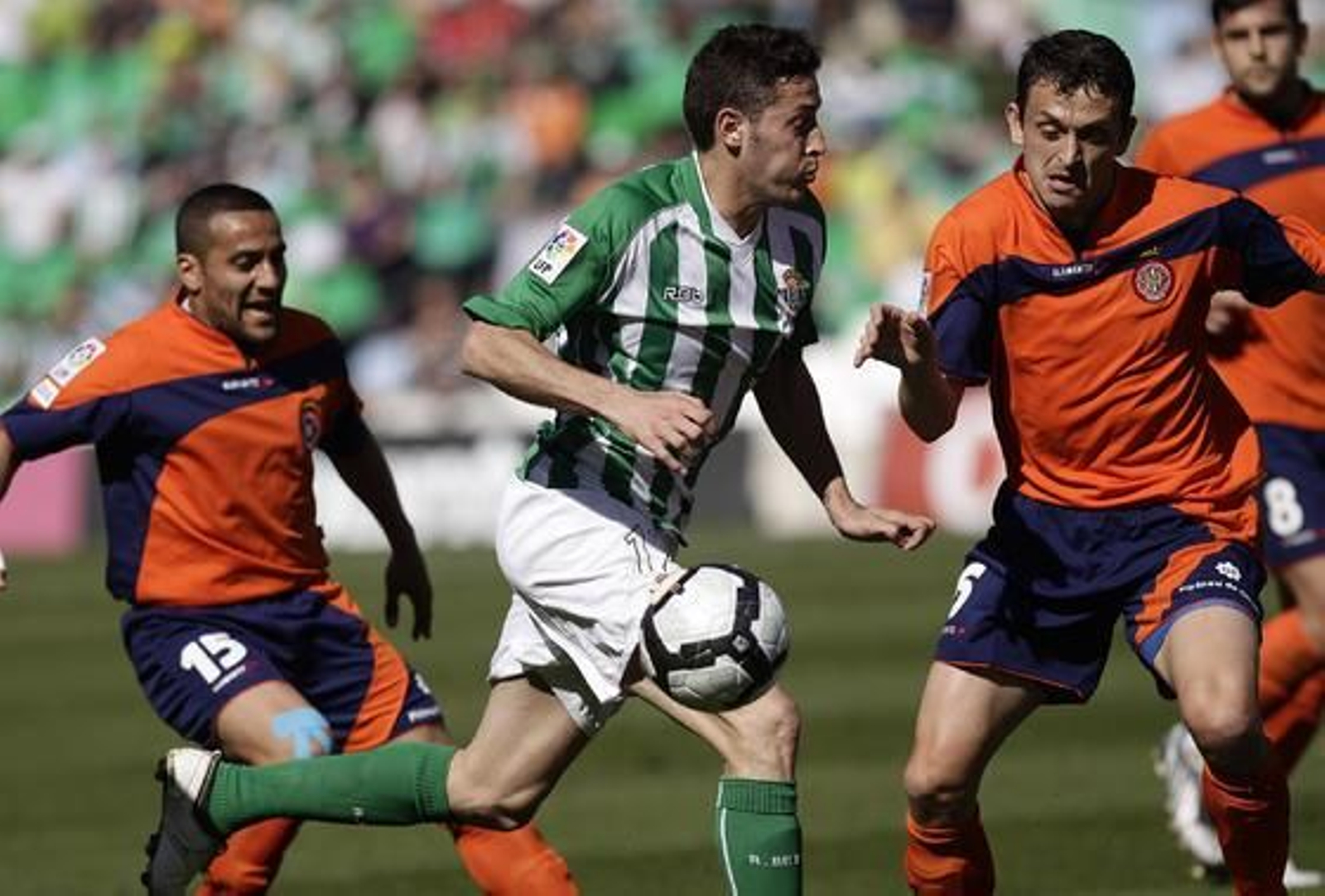 El Betis pierde en el Ruiz de Lopera ante el Girona. / Antonio Pizarro