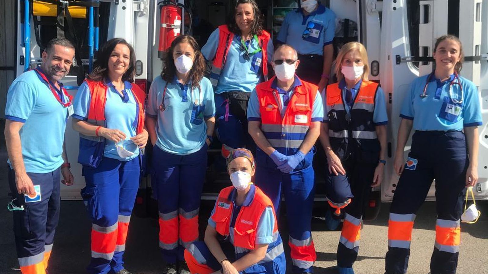 Florentina Moreno a la derecha junto a buena parte del equipo del SUAP de Sevilla