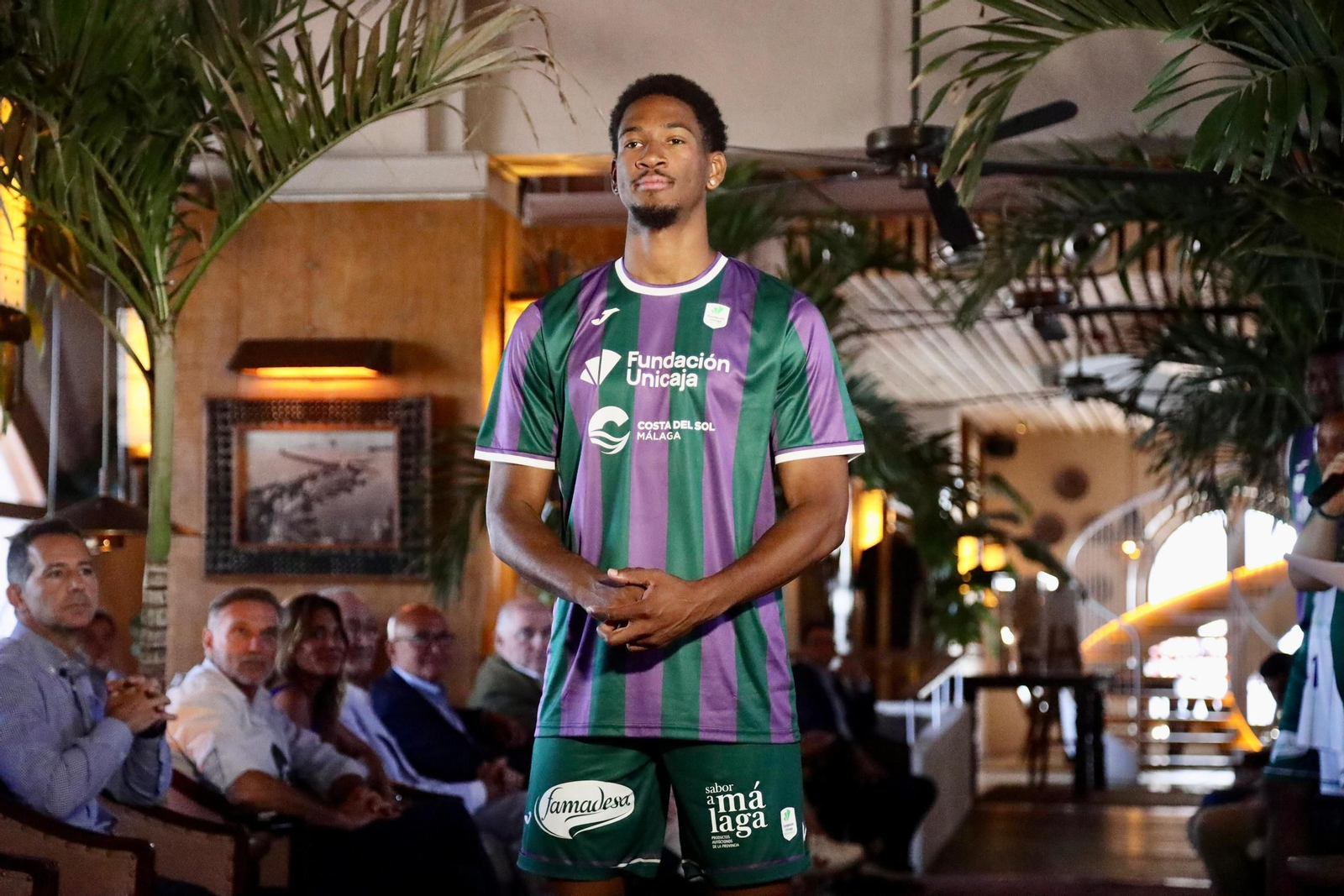 La presentación de las nuevas equipaciones del Unicaja, en fotos