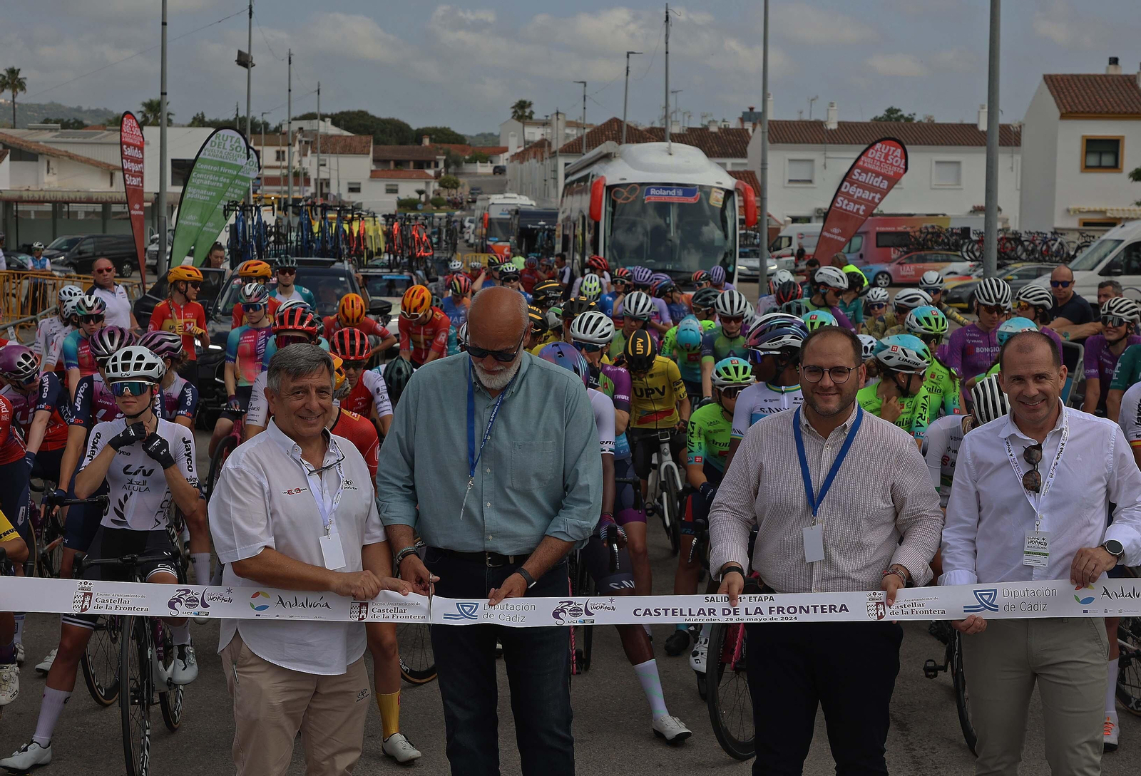 Fotos de la salida de la III Vuelta Ciclista femenina a Andalucía desde Castellar
