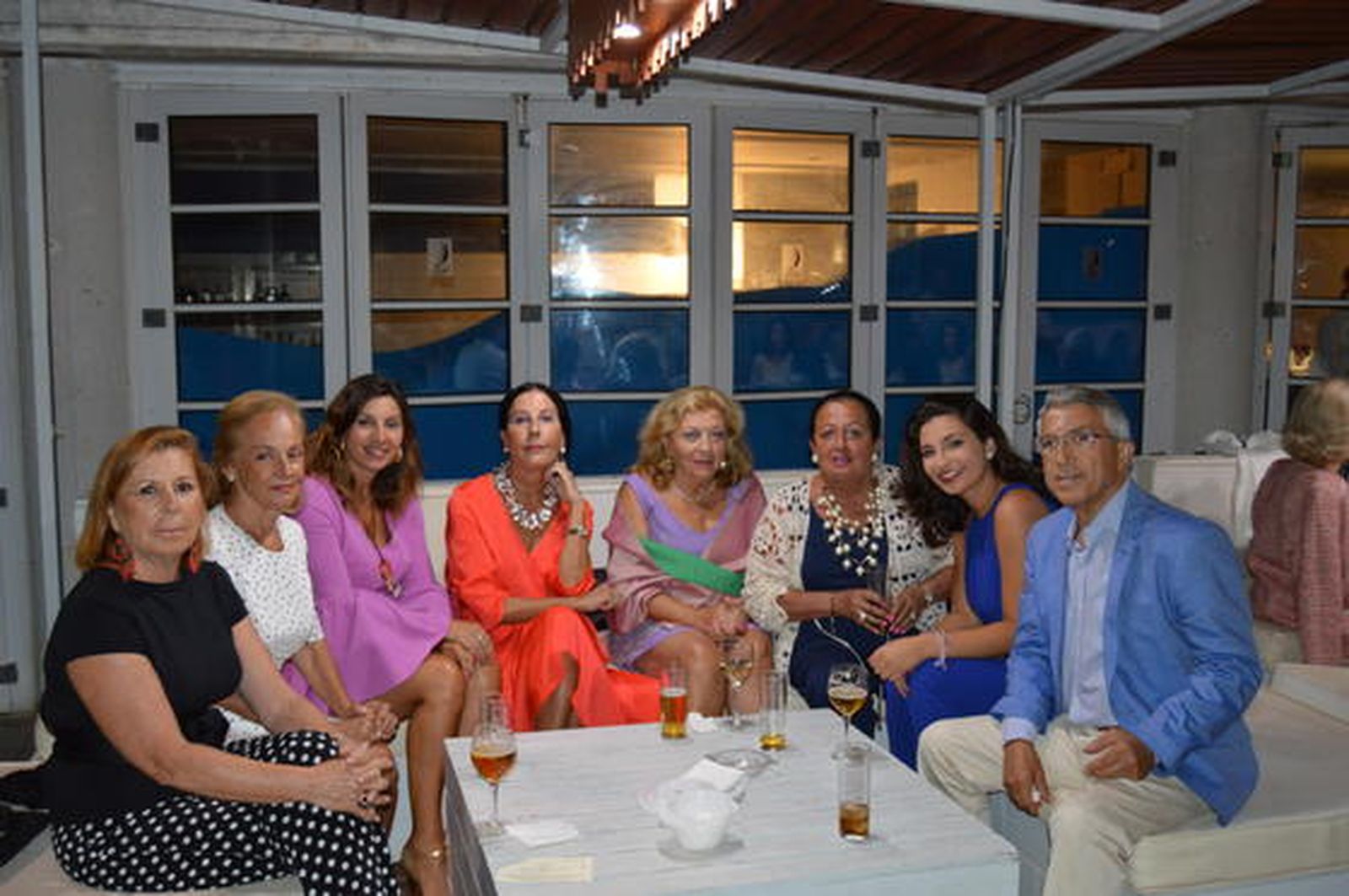 Susana Rendón, Isabel de Blas, María José y Diego de la Rosa, Lourdes Arenas, Paz Macías, Reme Jiménez y María Navea.

Foto: Ignacio Casas de Ciria