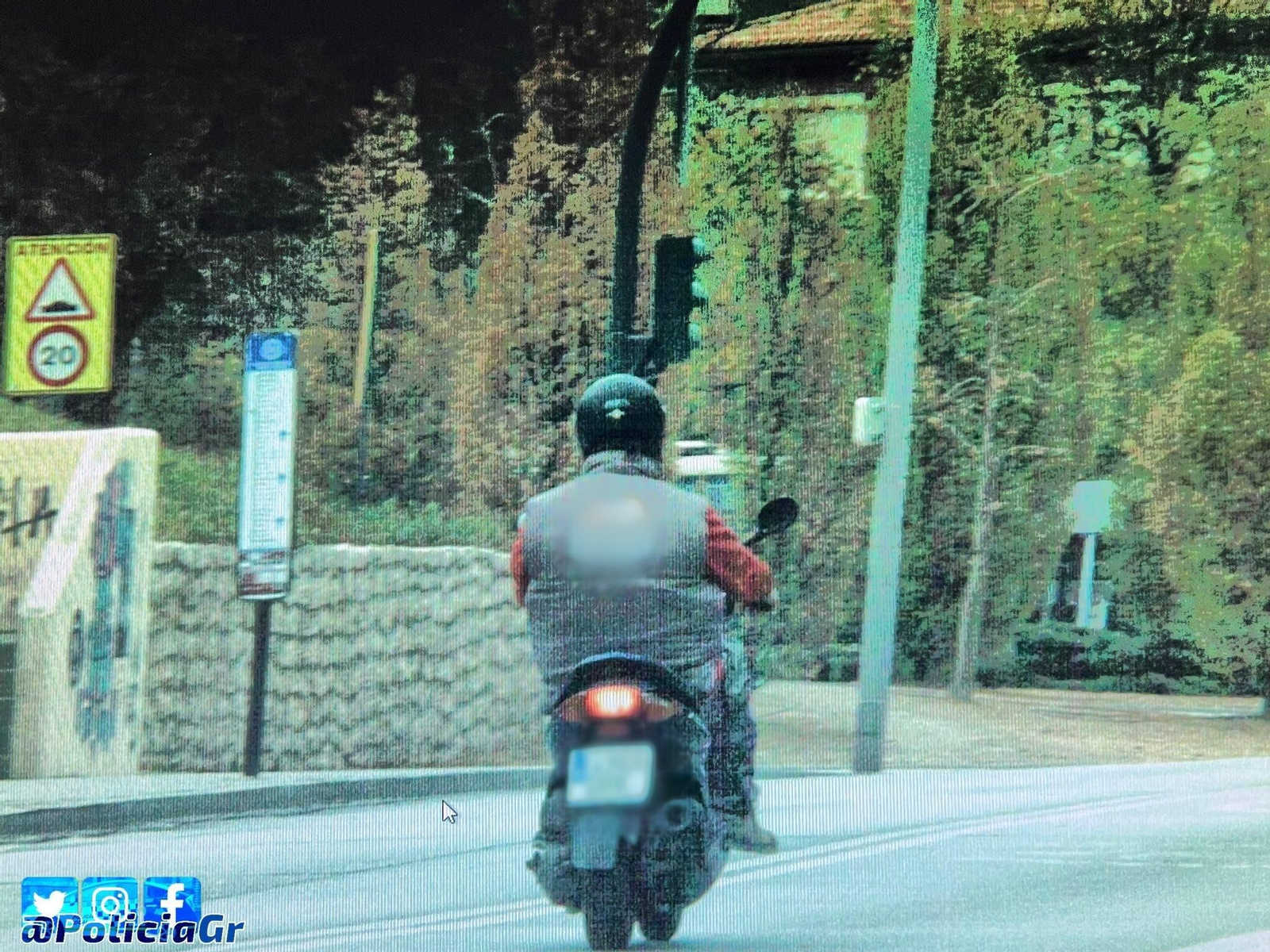 Persecución policial en Granada: una moto sin ITV, sin seguro y carnet de conducir Persecución policial en Granada: una moto sin ITV, sin seguro y carnet de conducir