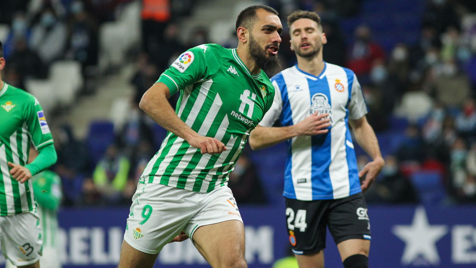 Borja Iglesias celebra uno de sus goles.