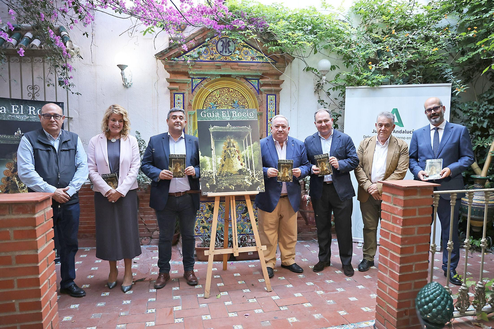 Imágenes de la presentación de la Guía del Rocío 2024 de Huelva Información