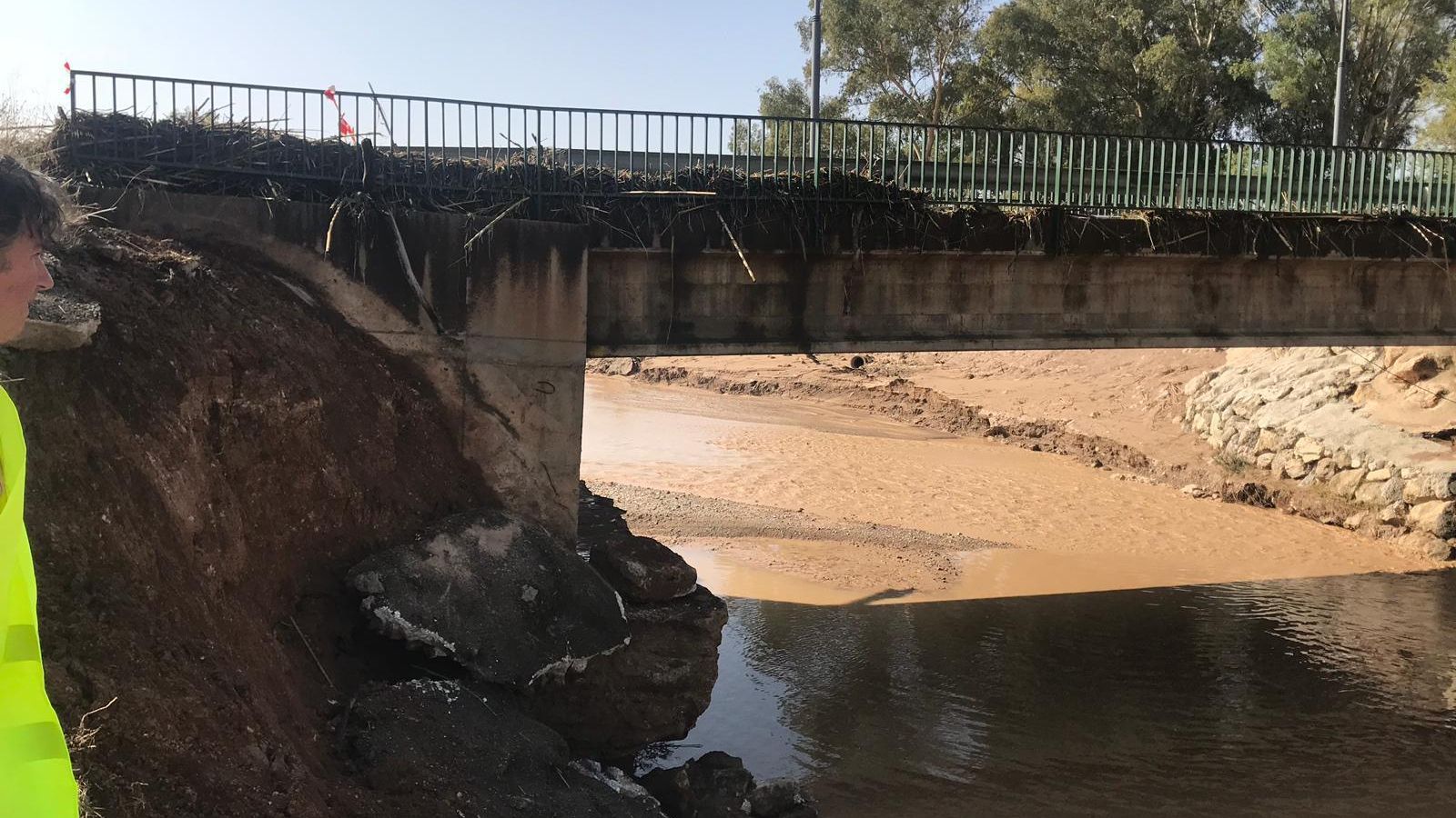 El estado en el que quedó el puente de la SE 9204, en El Rubio, tras las lluvias de octubre.