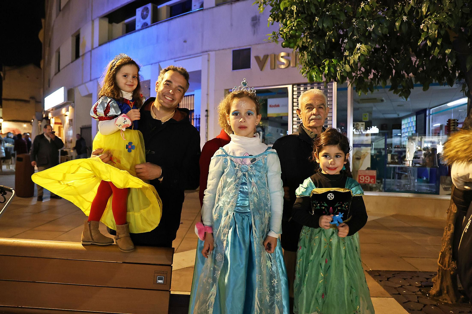 Imágenes del entierro del choco por las calles de Huelva